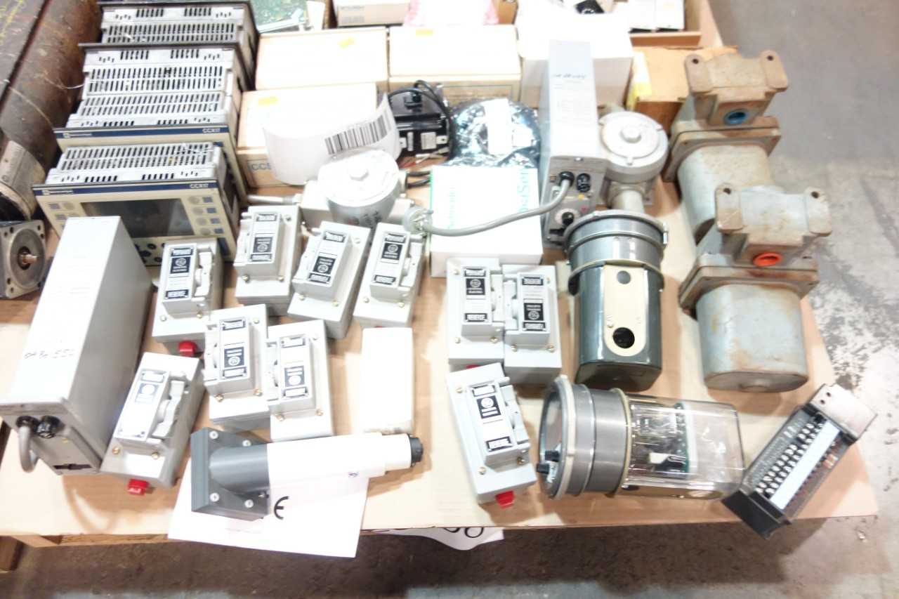 2 PALLETS OF ASSORTED ELECTRICAL SERVO DRIVES & AMPS, SERVO MOTORS, OPERATOR INTERFACE PANELS- ABB, FUJI, ALLEN BRADLEY, BAILEY - SERVO