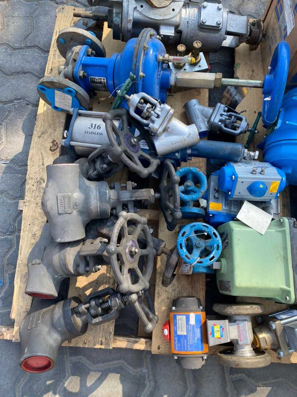 PALLET OF ASSORTED VALVES - VALVES