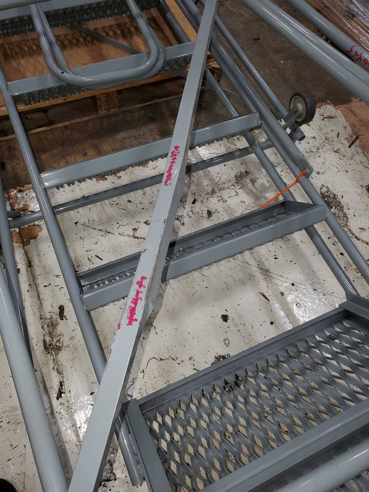 Mobile Steps - ROLLING CARTS