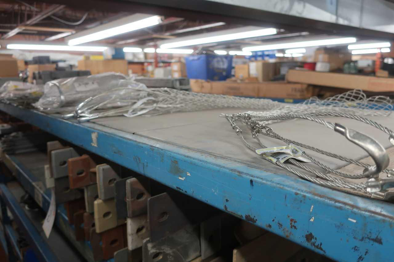 LOT OF ASSORTED ELECTRICAL EQUIPMENT - ELECTRICAL COMPONENTS