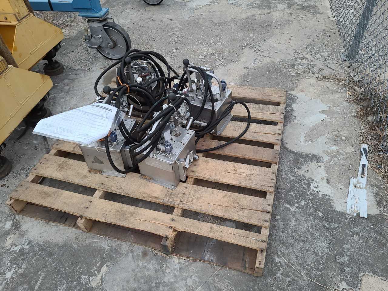 4 FTR duct assembly air pumps (Lot 2586595) San Antonio, TX - PUMPS