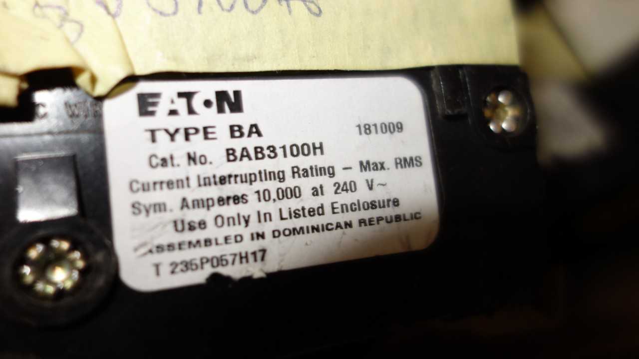 1 BOX OF ASSORTED EATON MINIATURE CIRCUIT BREAKERS, QUICKLAG, BR, CH - CIRCUIT BREAKERS