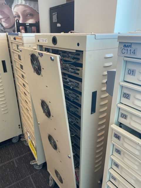 Lot of 5 Dock and Lock Computing Station (Lot 2600254) Charleston - INDUSTRIAL PARTS