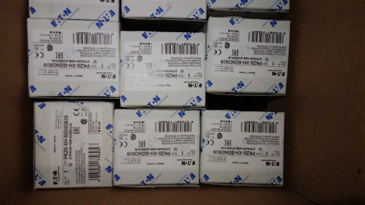 LOT OF 12 EATON PKZ0-XH-SOND539 DOOR COUPLING SWITCHES - ELECTRICAL COMPONENTS