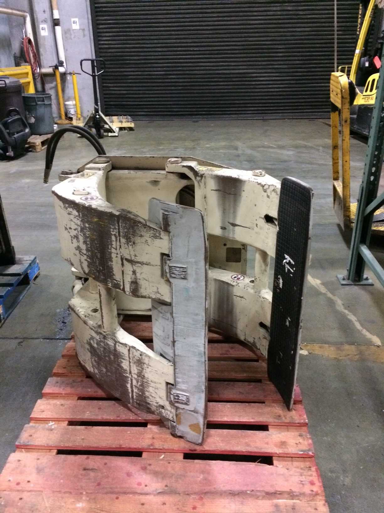 Cascade 45F-RC-02A 40" roll clamp attachment, Portland, OR - LIFTING ATTACHMENTS