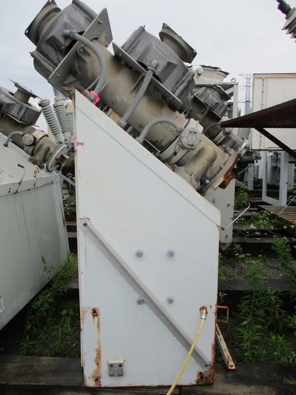 1992 Siemens SP SF6 breaker. Type 48.3SP23. 48kv, 31.5ka, 1200A - CIRCUIT BREAKERS