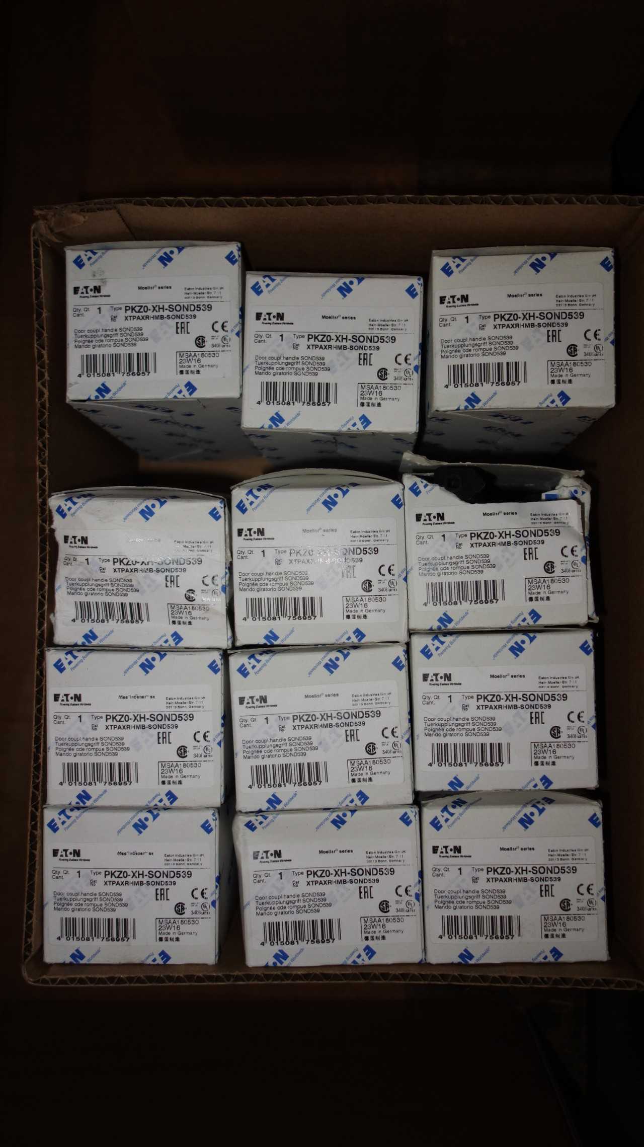 LOT OF 12 EATON PKZ0-XH-SOND539 DOOR COUPLING SWITCHES - ELECTRICAL COMPONENTS