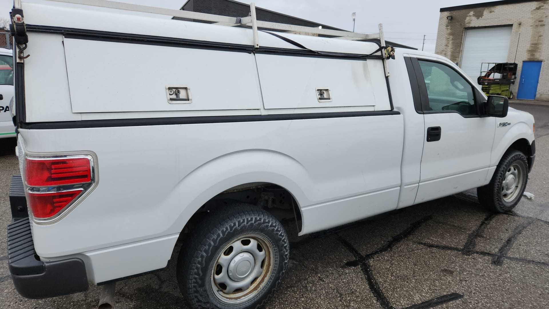 2014 FORD F150 4X2 XLT REG. CAB PICKUP TRUCK WITH TOPPER - BUSSES & VANS