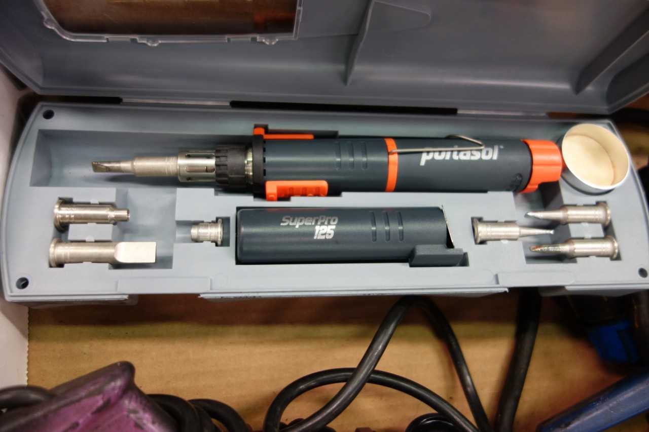 LOT OF ASSORTED SOLDERING GUNS - ELECTRIC POWER TOOLS