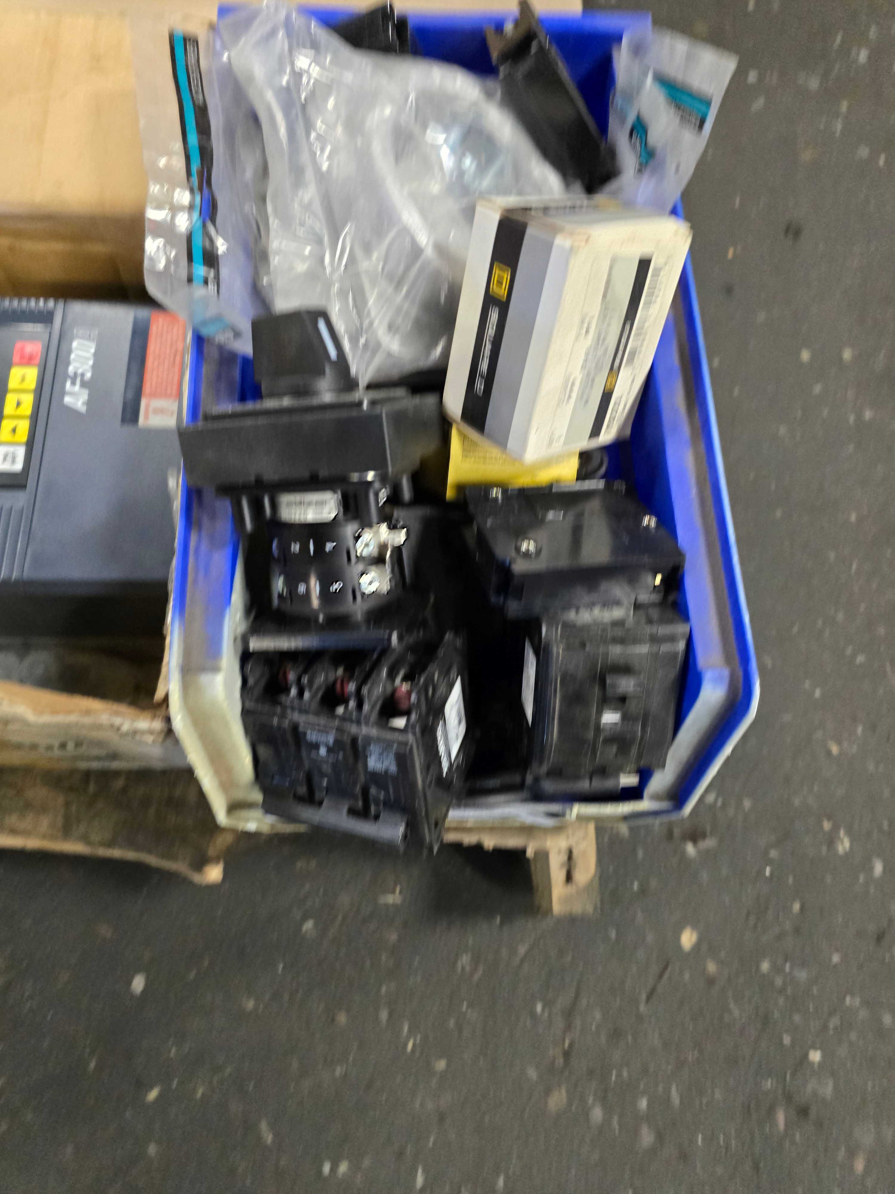 LOT OF INDUSTRIAL & ELECTRICAL PARTS - INDUSTRIAL PARTS