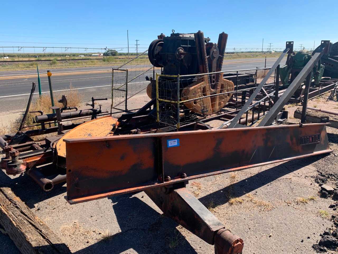 P14 Oilwell Box 2/brake and 4c 23-1/2” shiv, 4-14 weight/complete with pitman, beam head, w pin - complete - PALLET JACKS