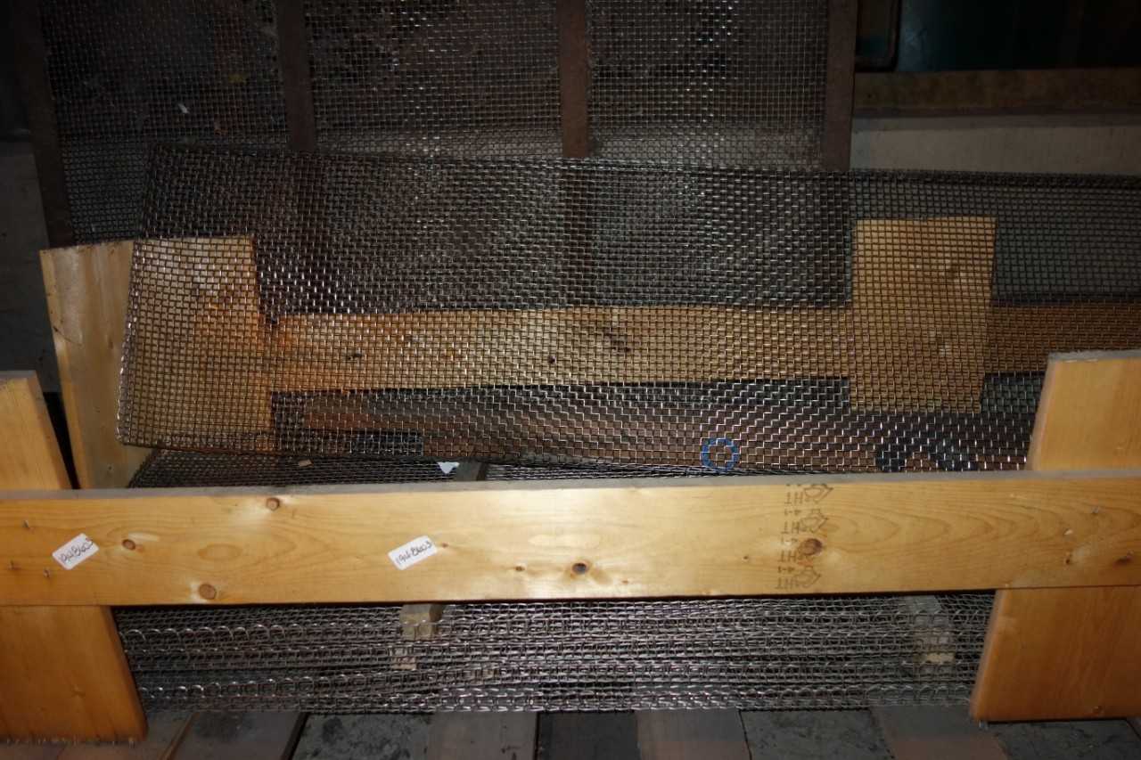 LOT OF ASSORTED STEEL NETTING - ELECTRIC POWER TOOLS