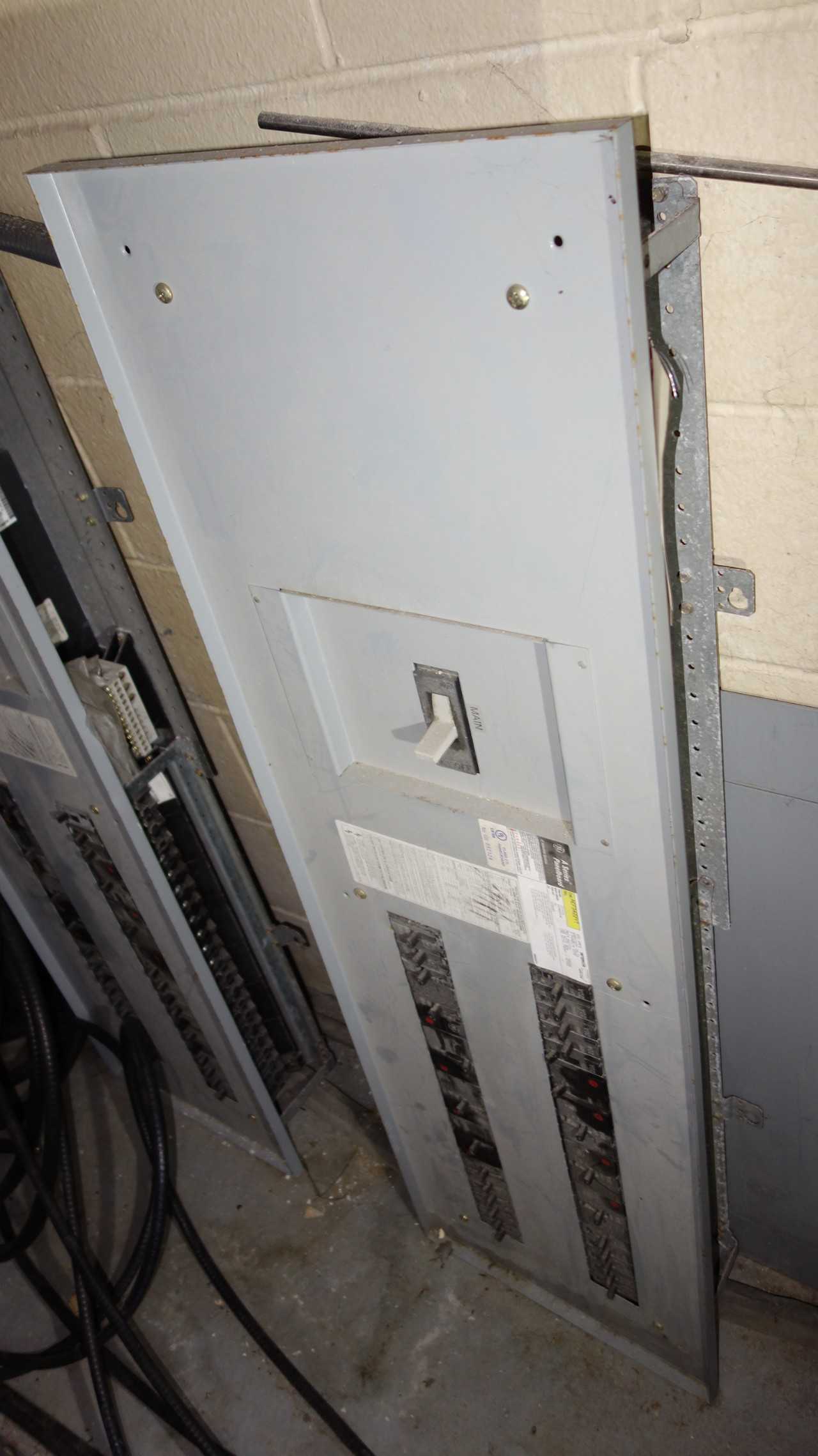 LOT OF 2 AEF3422YT 225A 480V-AC GE PANEL BOARDS (MISSING COVERS) - ELECTRICAL COMPONENTS