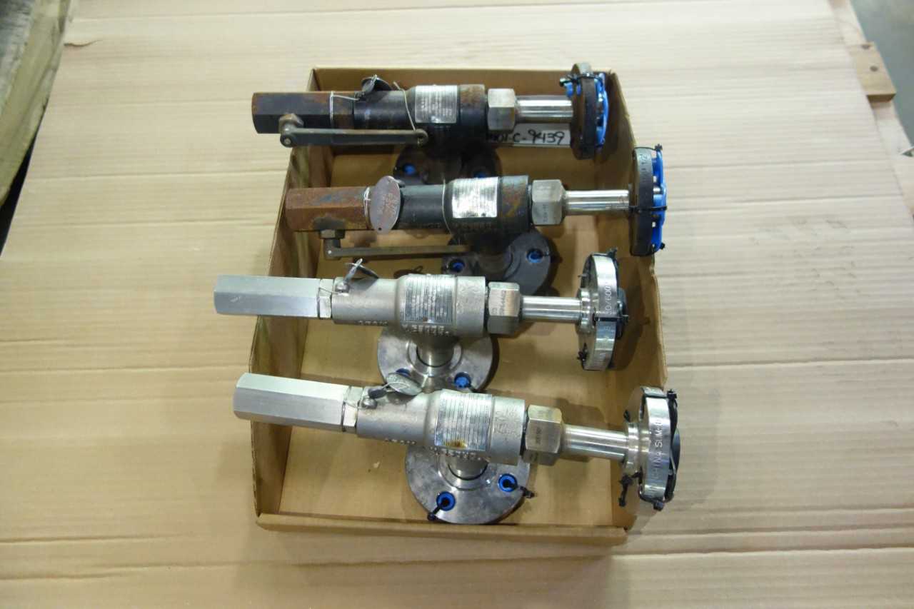 LOT OF 4 CONSOLIDATED VALVE SIZE 1/2 X 1 RELIEF VALVES - RELIEF VALVE
