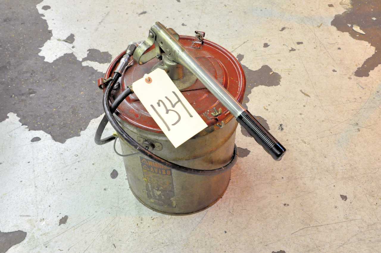 Hand Pump Operated Grease Pump with Grease - PUMPS