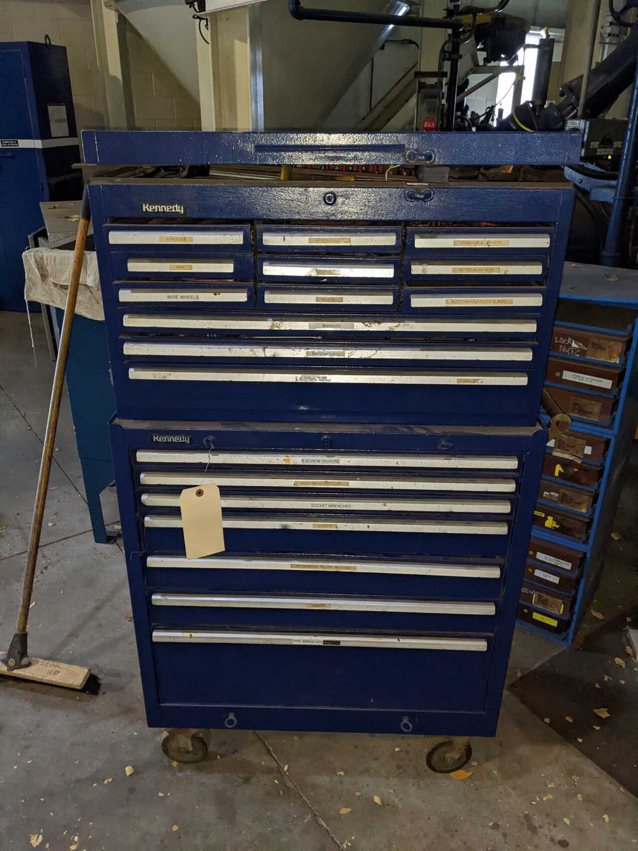 19 DRAWER KENNEDY TOOL CABINET WITH CONTENTS, ASSORTED TOOLS, SCREWDRIVERS, SOCKETS, WRENCHES - TOOL STORAGE