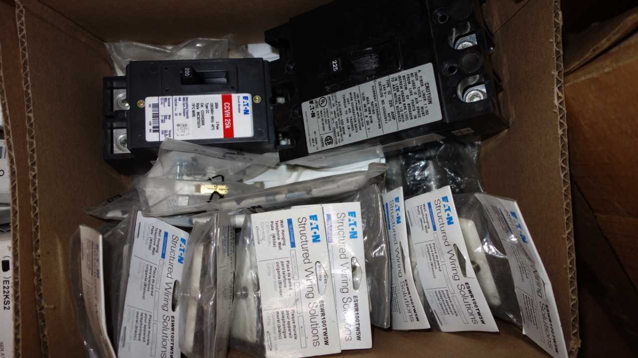 1 BOX OF ASSORTED EATON ELECTRIC PARTS, BREAKERS, PLATES - ELECTRICAL COMPONENTS