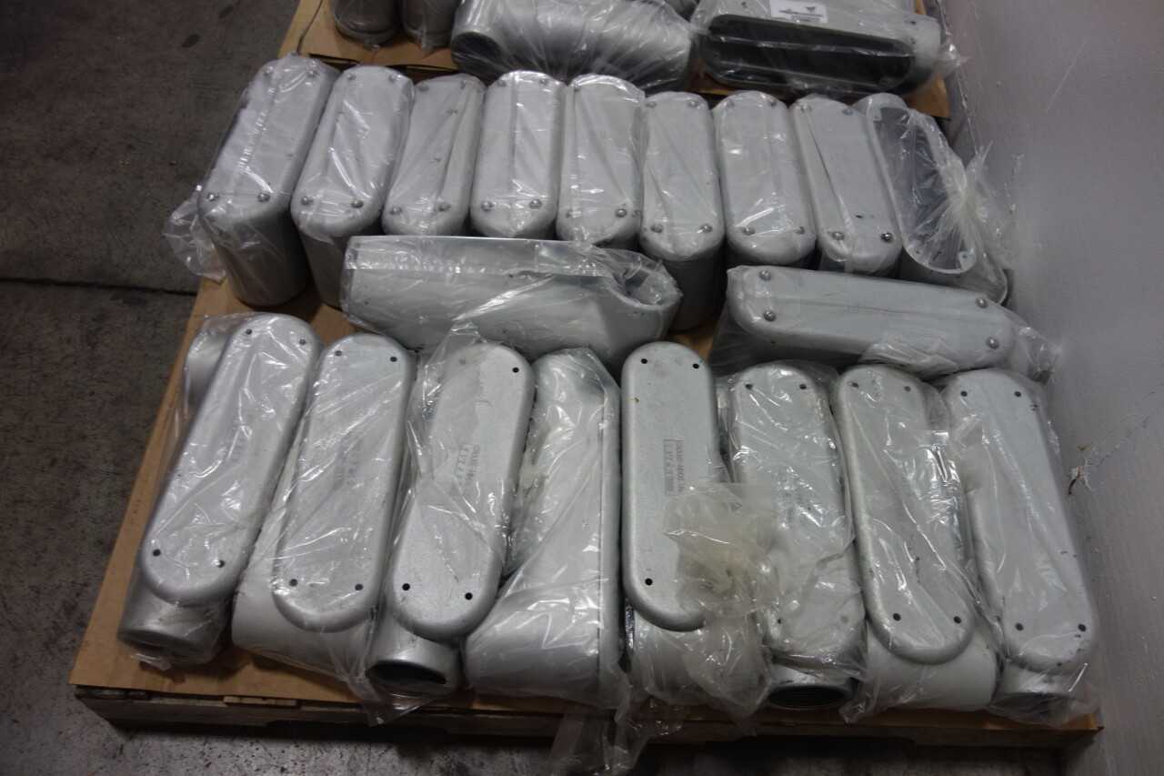 2 PALLETS OF CROUSE HINDS CONDUIT BODY OUTLET CONDULET WITH COVER AND GASKET - CONDUIT FITTING