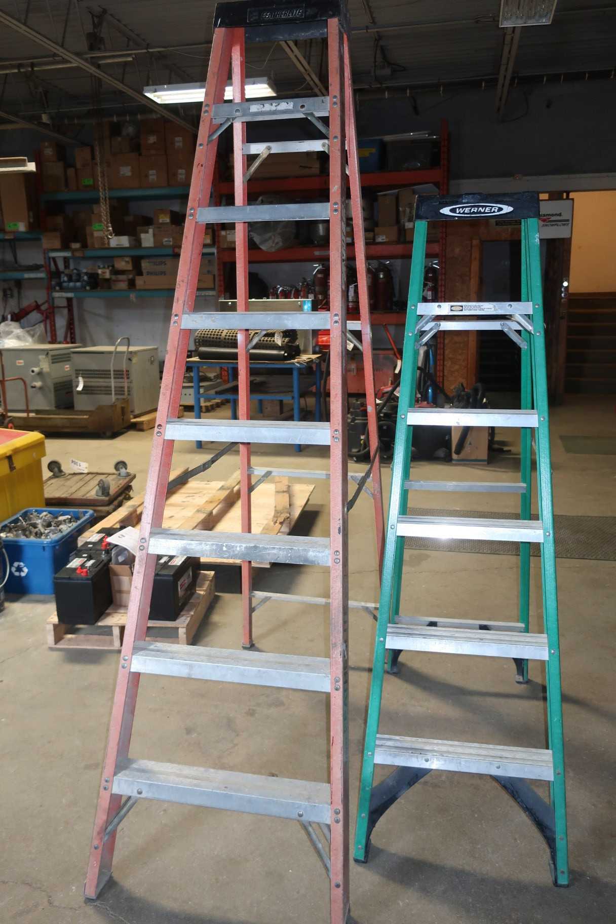 LOT OF 2 ASSORTED FIBERGLASS STEP LADDERS - MISCELLANEOUS