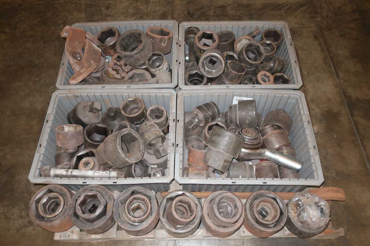 1 PALLET OF ASSORTED SOCKETS WRENCH RACHET - MISCELLANEOUS