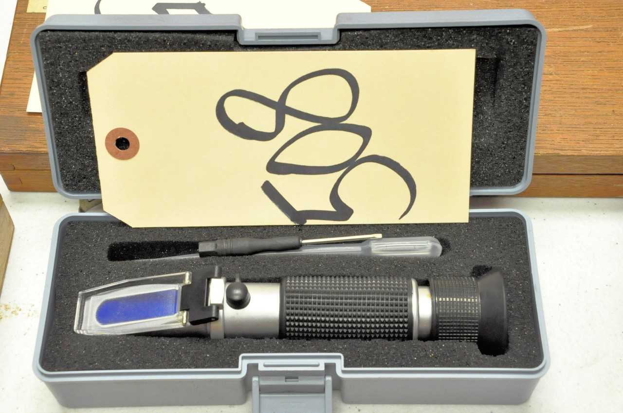 Refractometer with Case - INDUSTRIAL PARTS