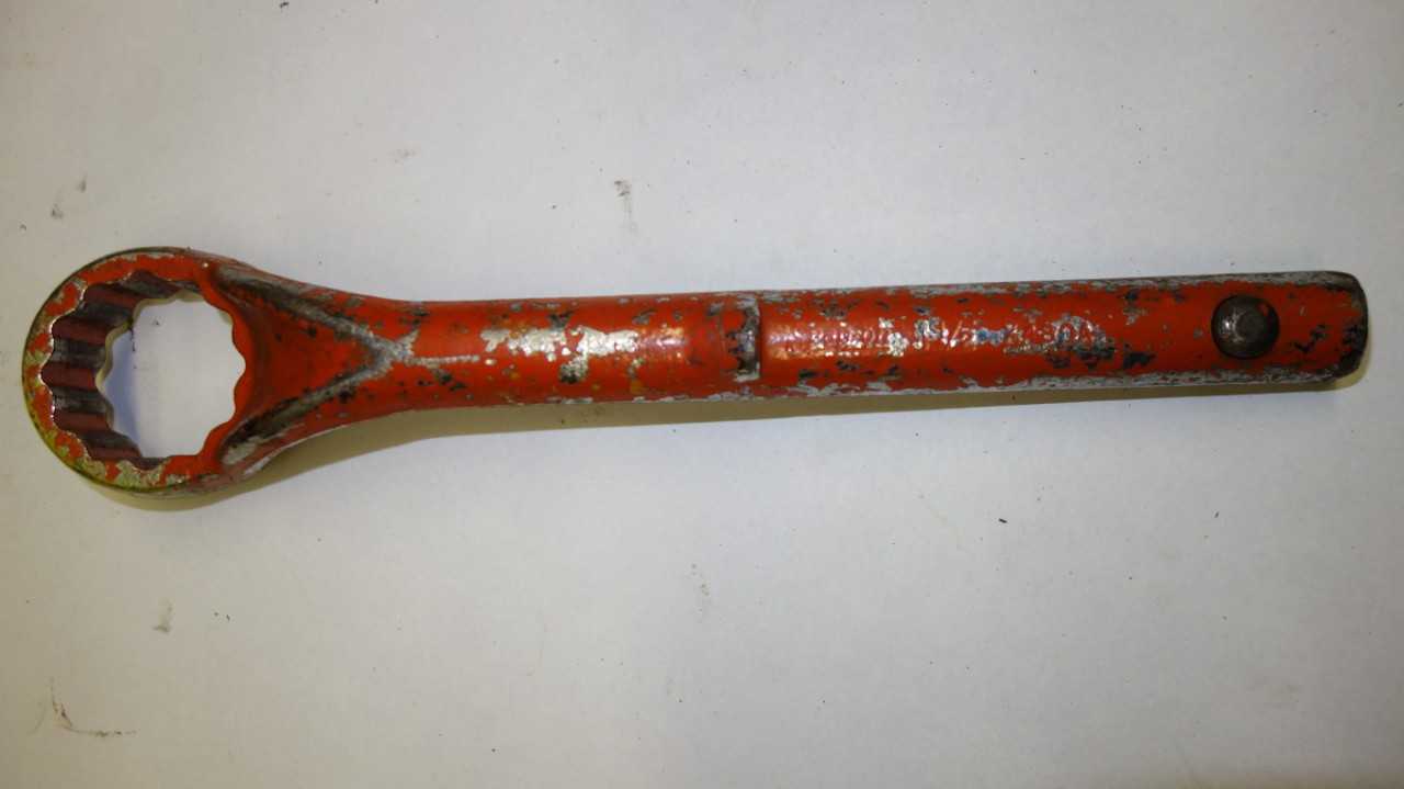 LOT OF 5 ASSORTED STRIKING WRENCHES - HAND TOOLS