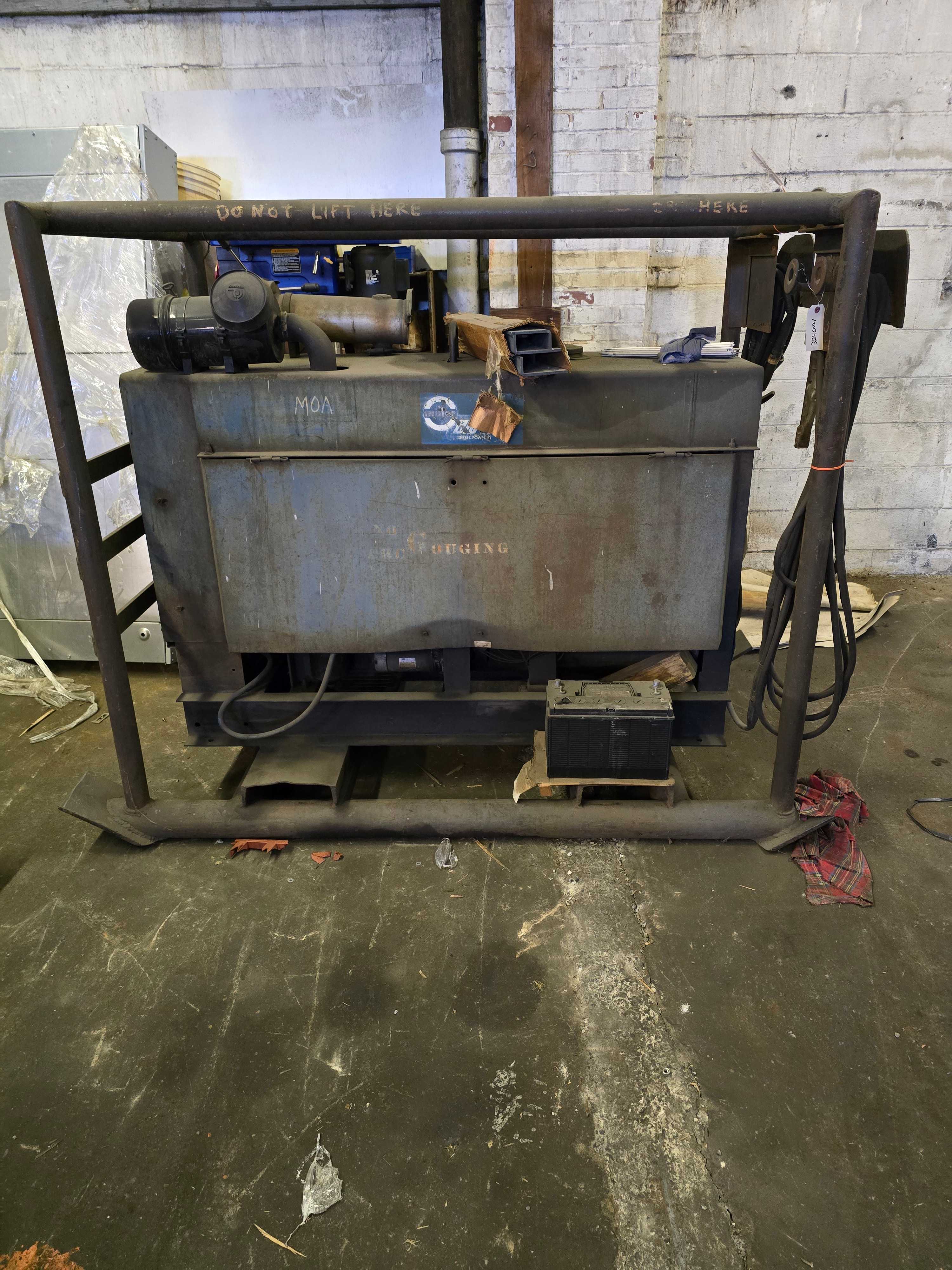 MILLER DIESEL POWERED BIG D4 DC ARC WELDER - ENGINE DRIVEN ARC WELDER