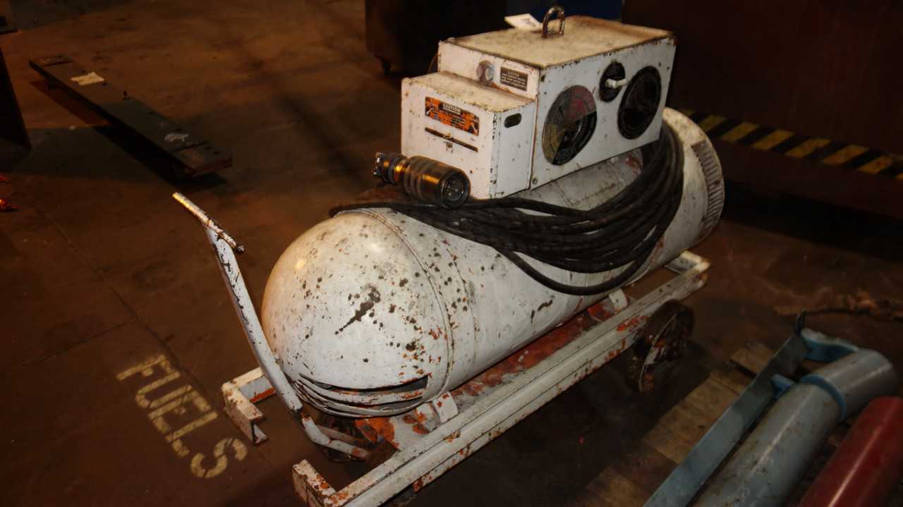 LINCOLN SOLID ARC WELDER 600V - WELDING EQUIPMENT