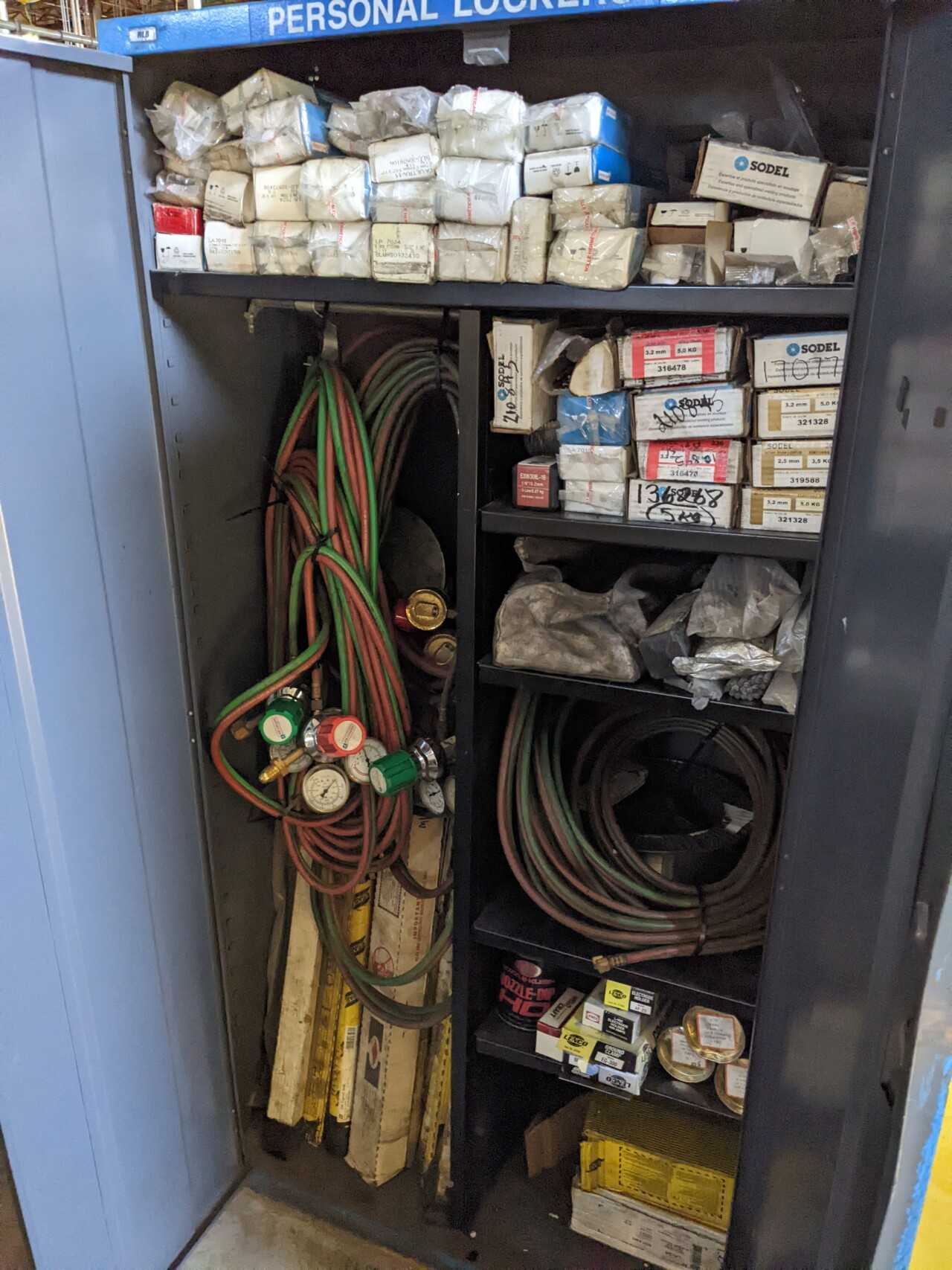 2 DOOR TOOL CABINET WITH CONTENTS, ASSORTED WELDING EQUIPMENT, TORCHES, ELECTRODES, HOSES - TOOL STORAGE