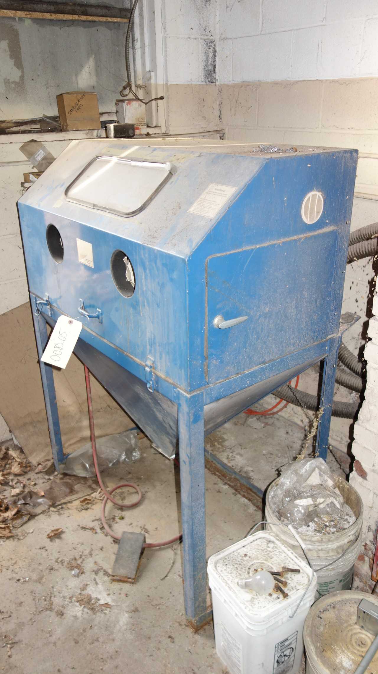 CYLCONE BLASTING SAND BLASTER WITH VACUUM - BLASTING & PEENING MACHINES