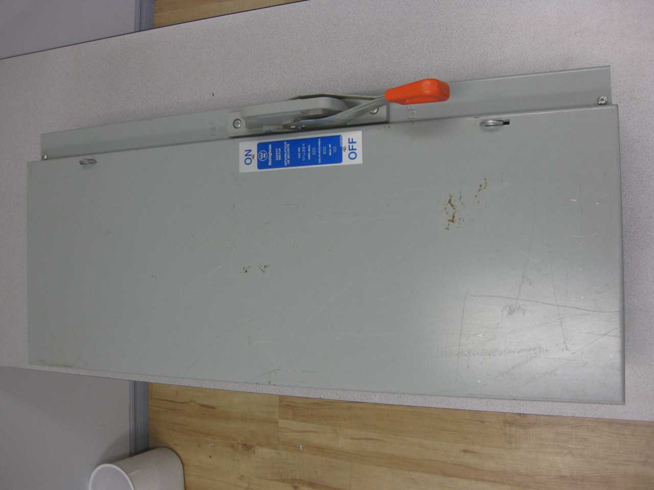 Westing house 200A DISCONNECT SWITCH QTY 1 - DISCONNECT SWITCHES