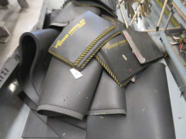 Floor mats (lot) - MISCELLANEOUS