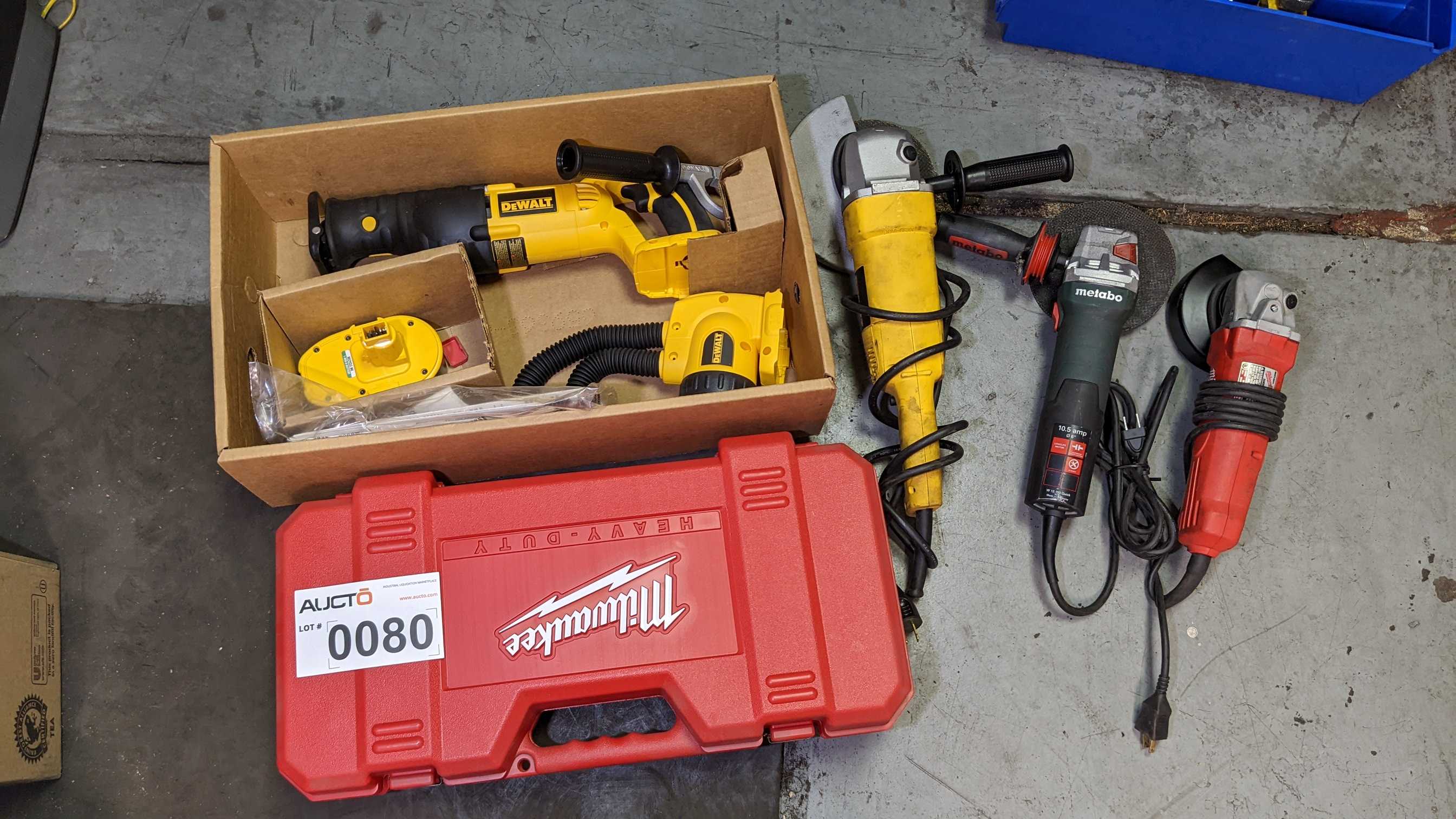 LOT OF VARIOUS POWER TOOLS - ELECTRIC POWER TOOLS