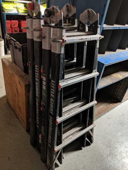 LOT OF 5 Ladder - TRAILER MOUNTED EQUIPMENT