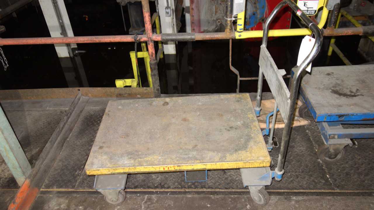 LOT OF 2 MANUAL LIFT CARTS 770LB AND 1100LB - MISCELLANEOUS