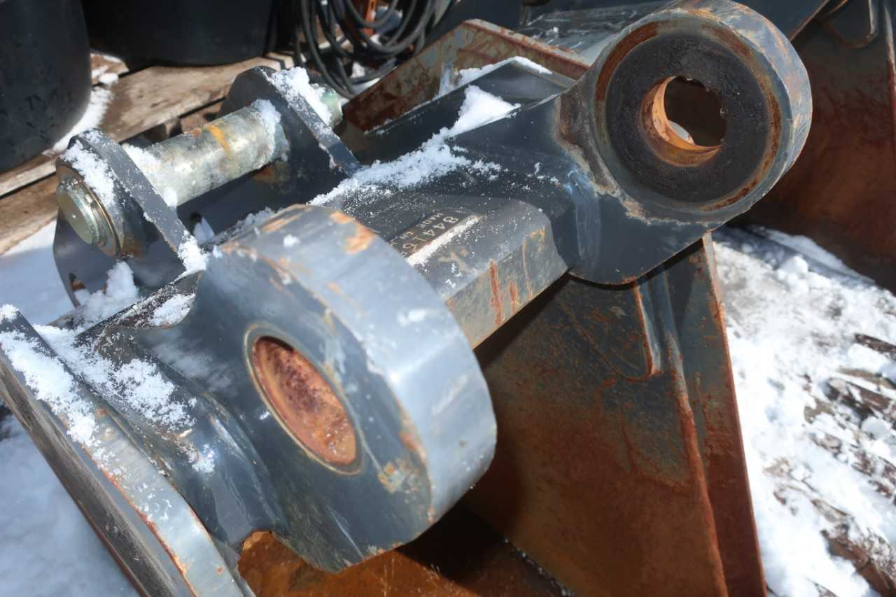 18" CASE BUCKET - CONSTRUCTION EQUIPMENT ATTACHMENTS