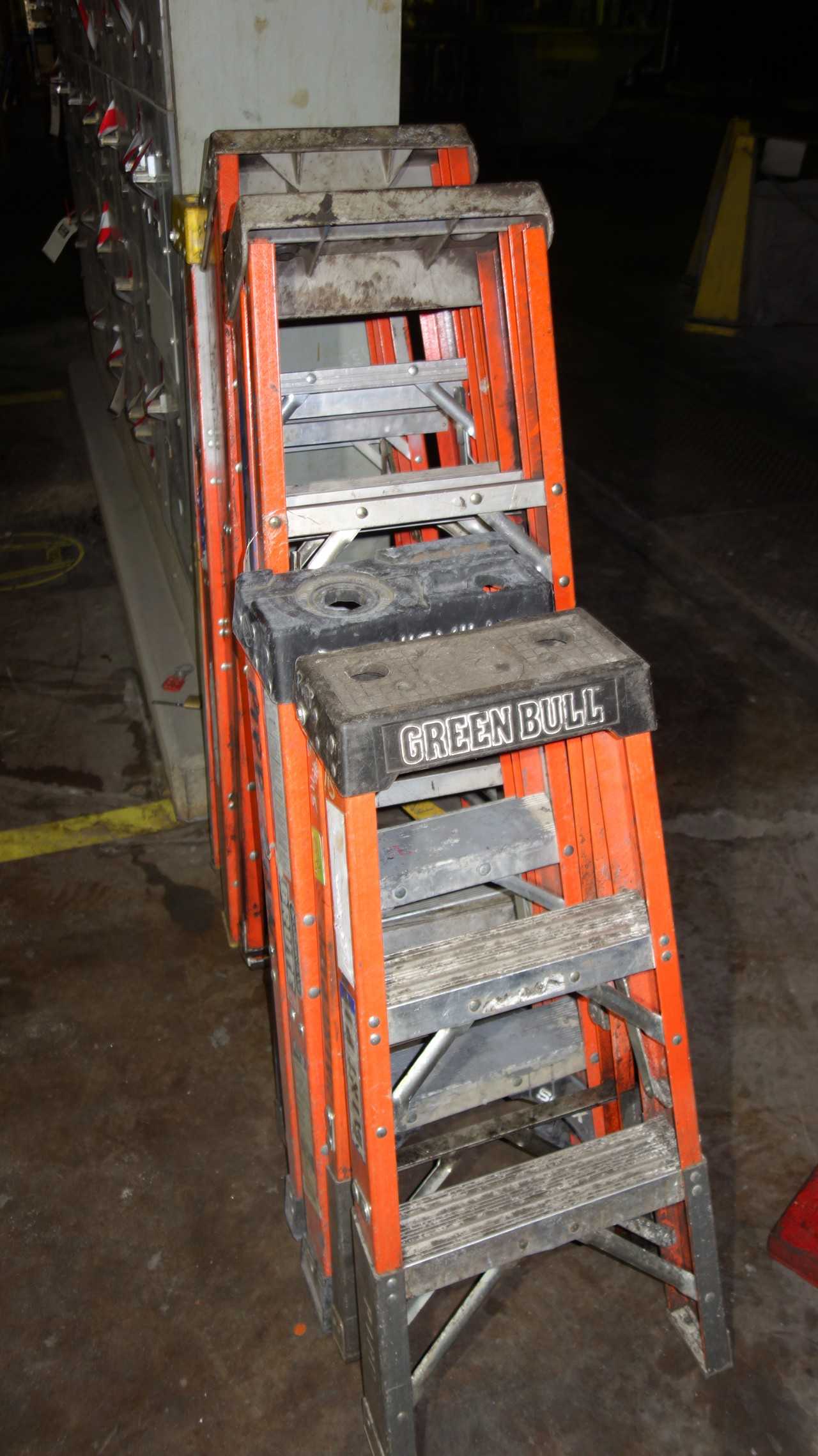 LOT OF ASSORTED FIBERGLASS LADDERS - MISCELLANEOUS