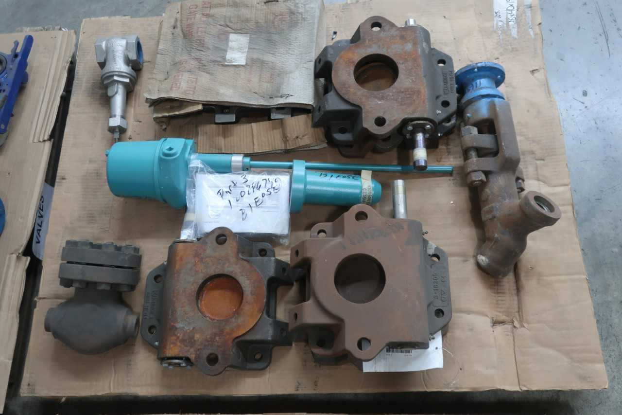 4 PALLETS OF ASSORTED PNEUMATIC AND MANUAL VALVES AND VALVE PARTS - VALVES