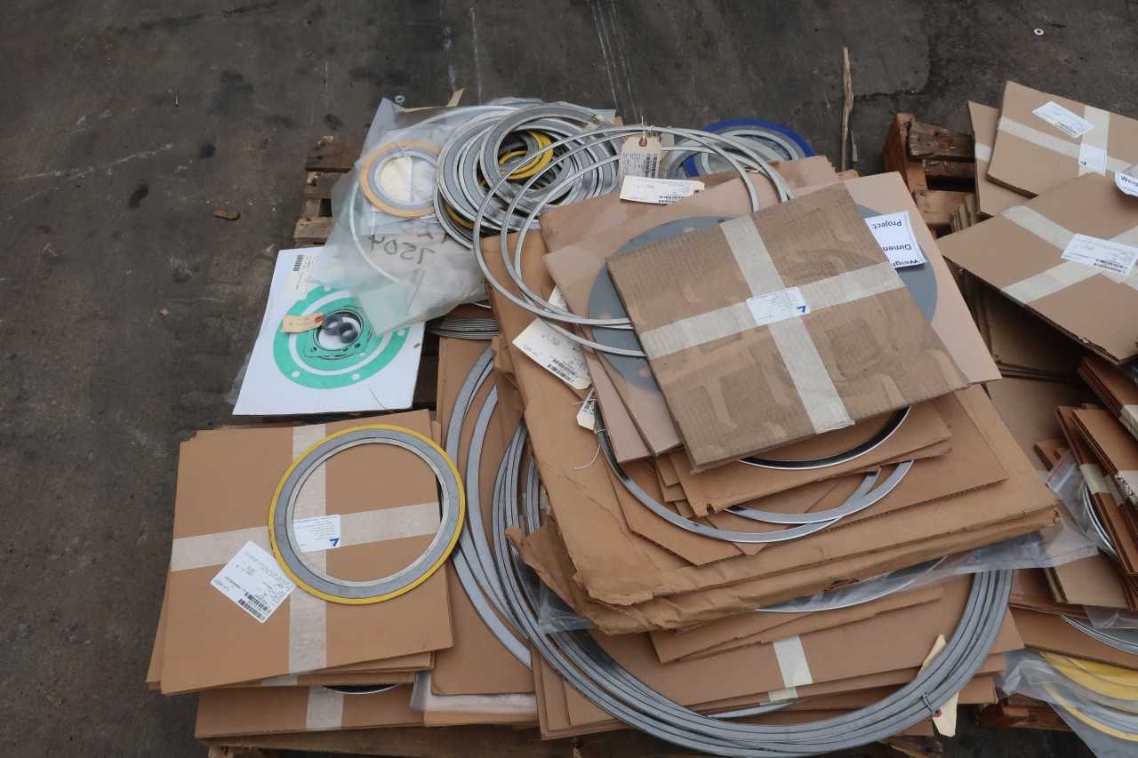 2 PALLETS OF ASSORTED SEALS AND GASKETS - OIL SEAL