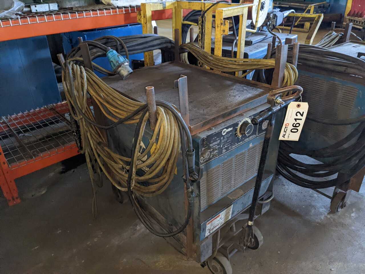 MILLER 902290 GOLD STAR 300SS ARC WELDER - WELDING EQUIPMENT
