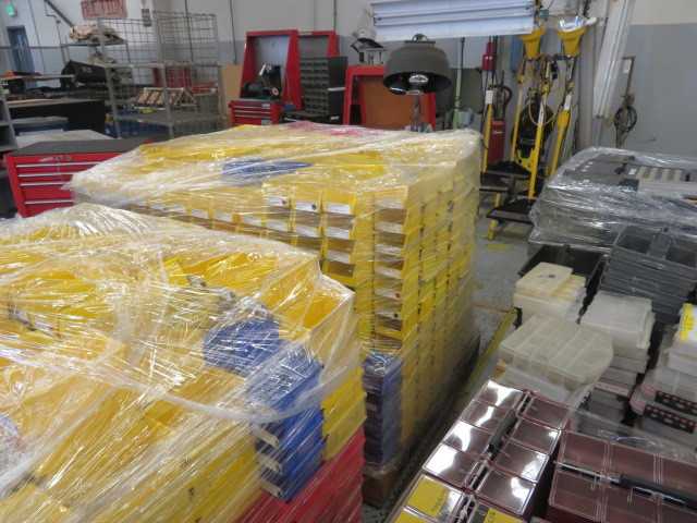 Plastic Totes (4) pallets, Lot - MISCELLANEOUS