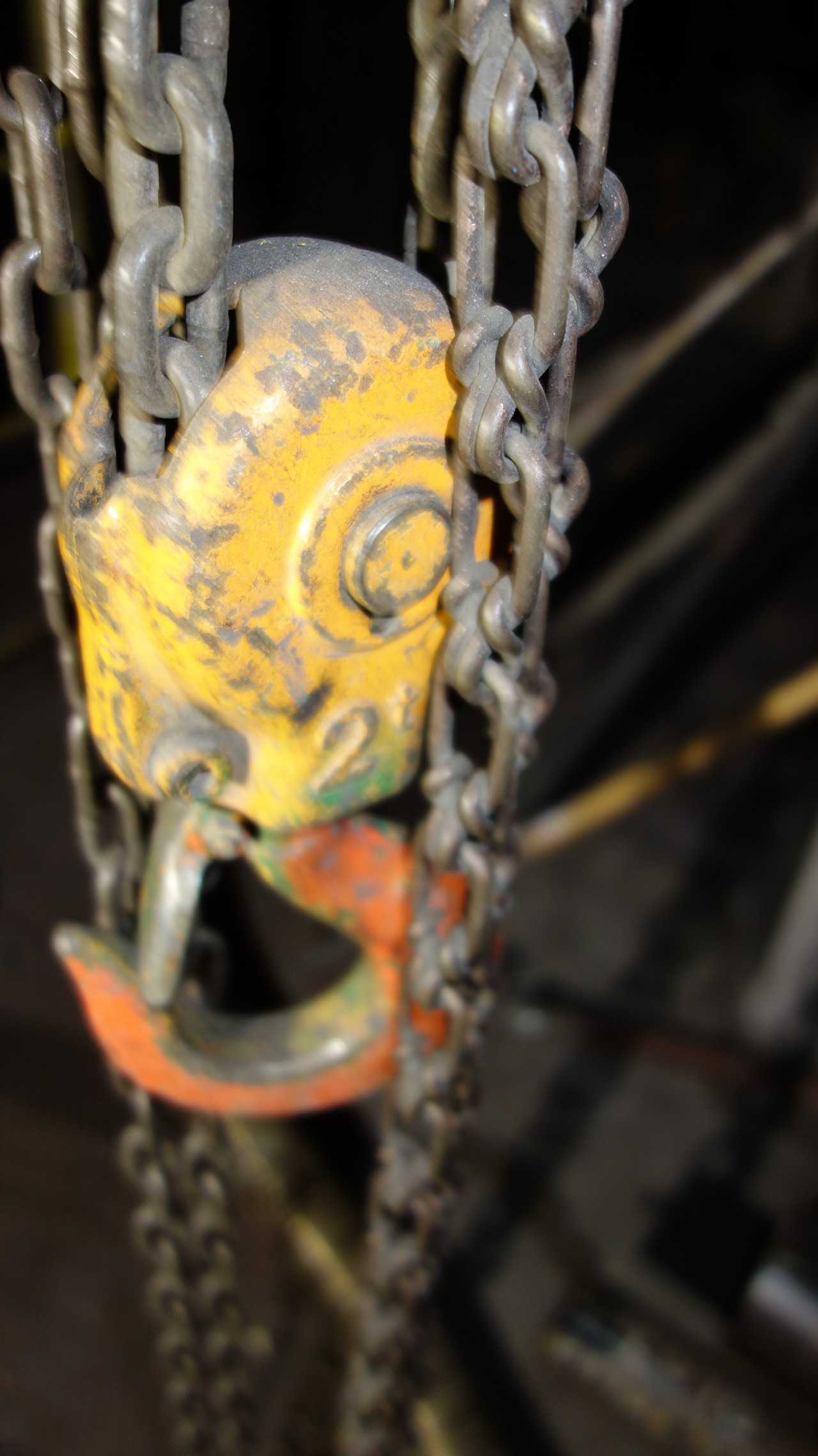 2 TON MANUAL CHAIN HOIST AND TROLLEY - MISCELLANEOUS
