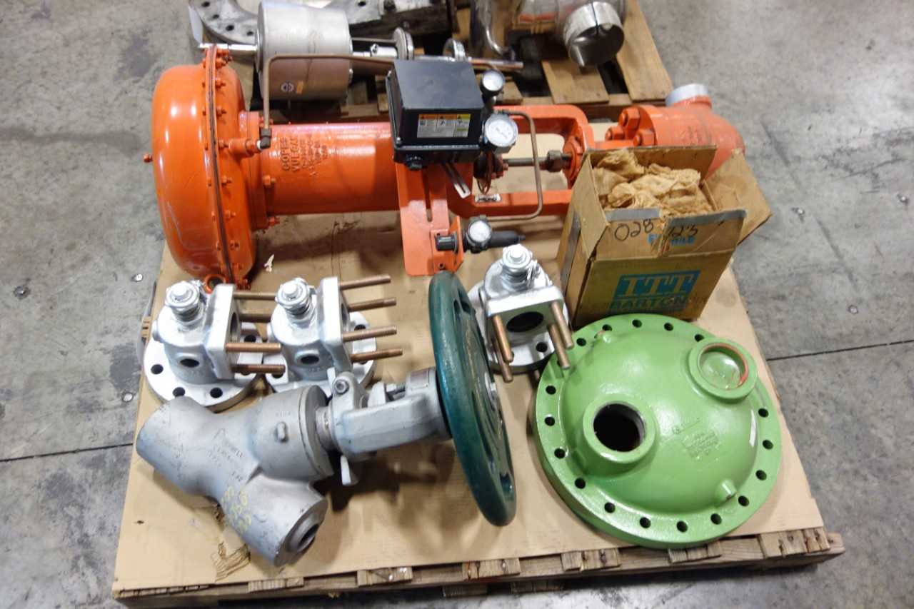 2 PALLETS OF ASSORTED VALVES AND VALVE ACCESSORIES - VALVES