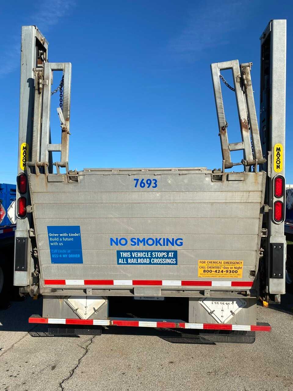 2000 Rhodes 28' Flatbed w/ Liftgate - TRAILERS