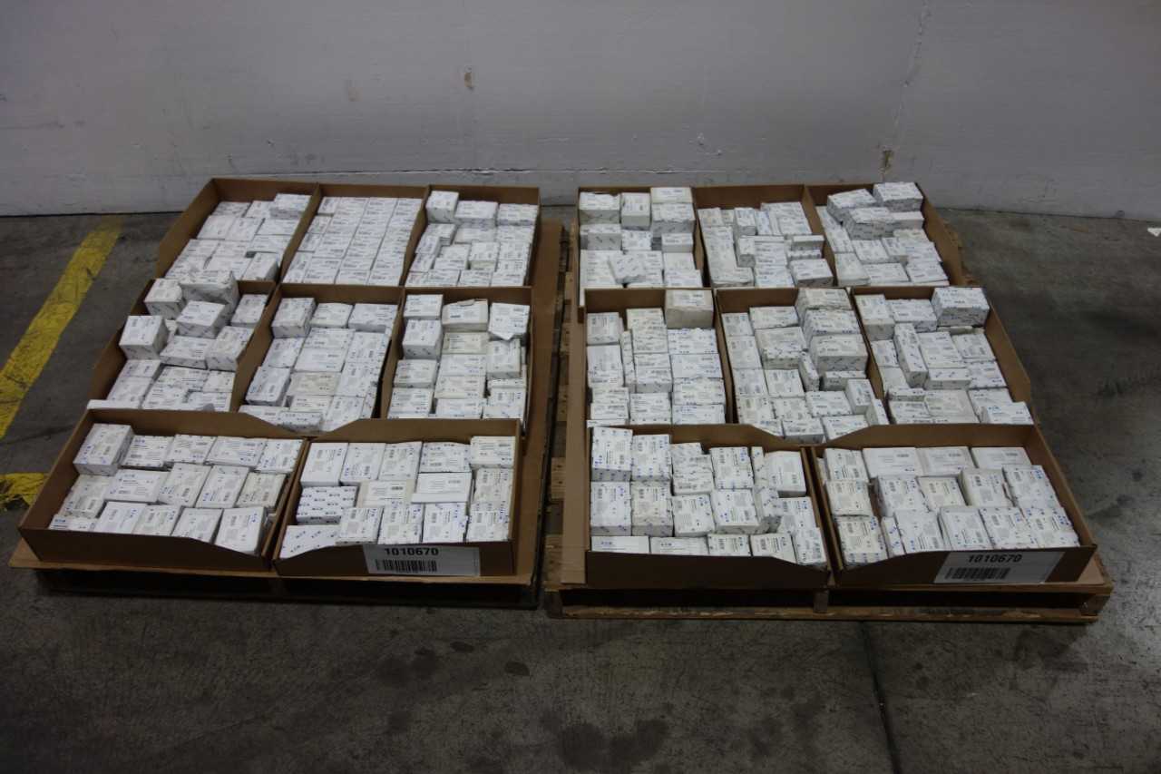 2 PALLETS OF ASSORTED EATON CIRCUIT BREAKERS - CIRCUIT BREAKERS