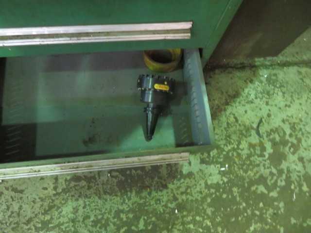 Fadal VMC 6030 and the tooling and cabinets in the pictures - VERTICAL MACHINING CENTERS