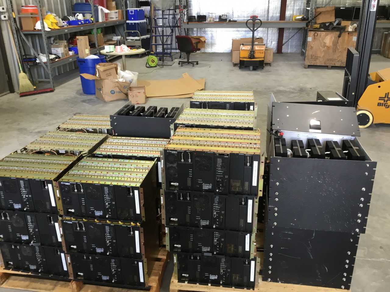 Lot of 2 Pallets of Motorola Equipment - ELECTRIC POWER TOOLS