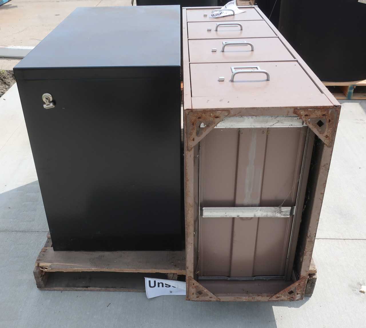 LOT OF 2 OFFICE CABINETS - MISCELLANEOUS