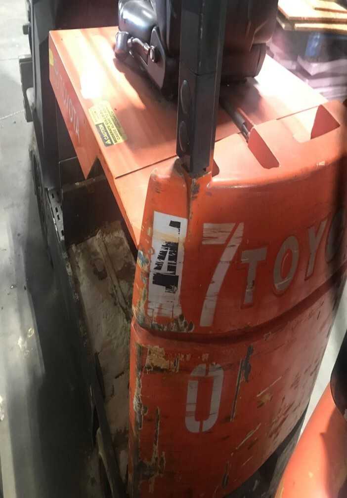 #70 / Toyota Electric Lift - FORKLIFTS