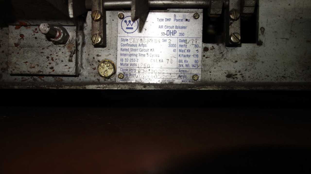 LOT OF 2 WESTINGHOUSE 50DHP250 3000A BREAKERS - CIRCUIT BREAKERS
